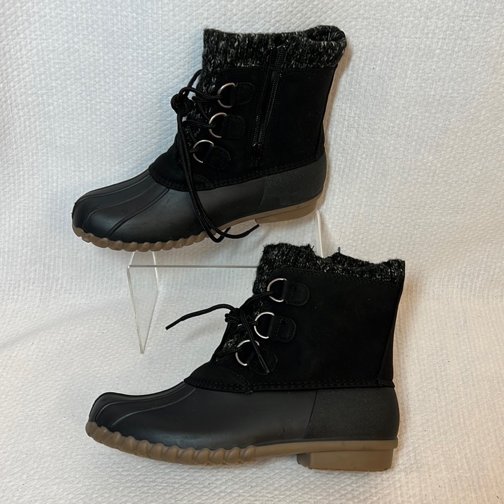 BareTraps fabulous duck boots - size 6